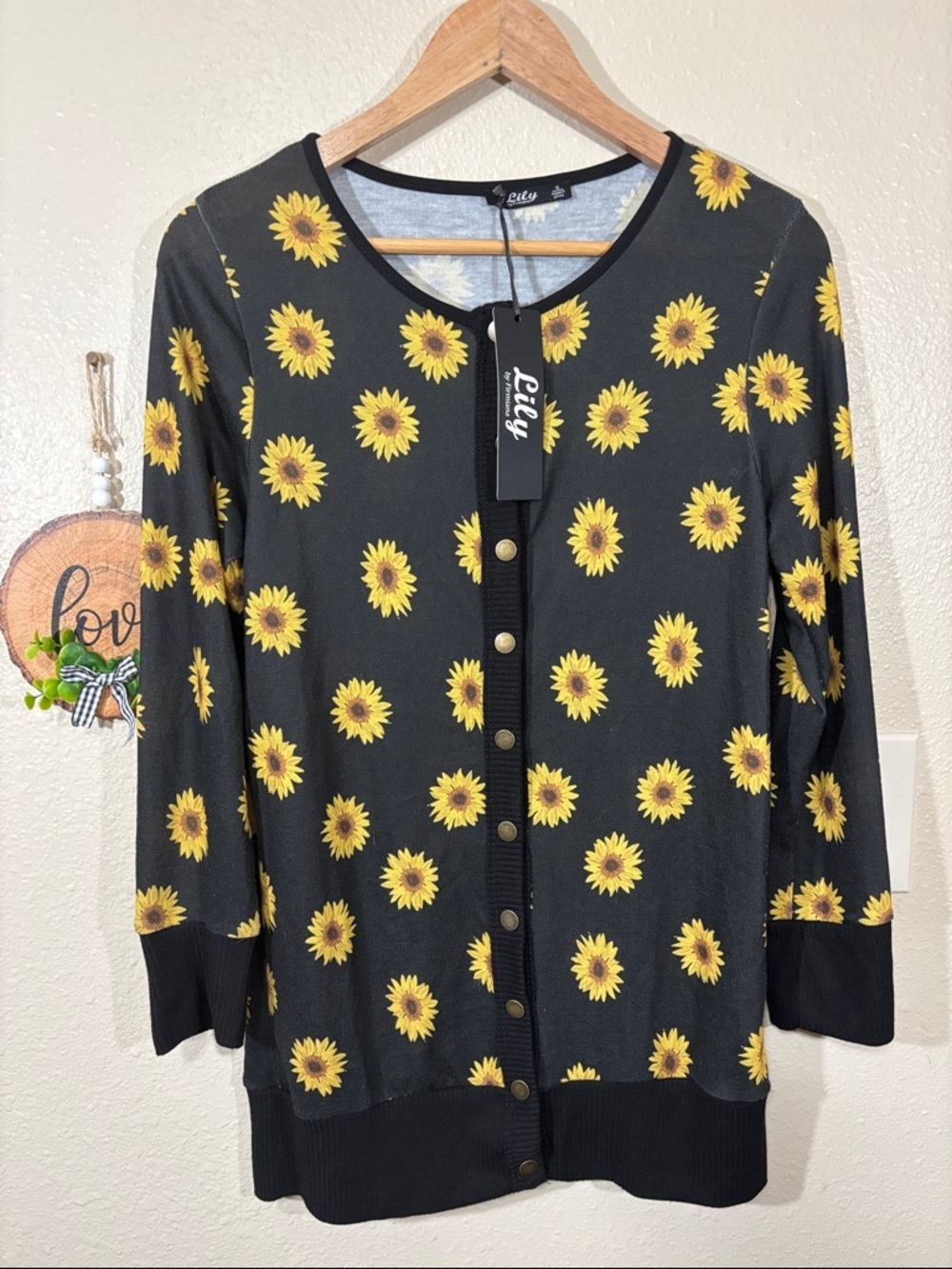 Lily by Firmiana Black Sunflower Print Snap Button Cardigan Size S NEW